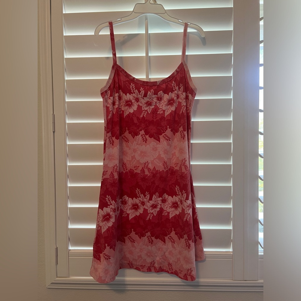 Hawaiian/hibiscus print dress